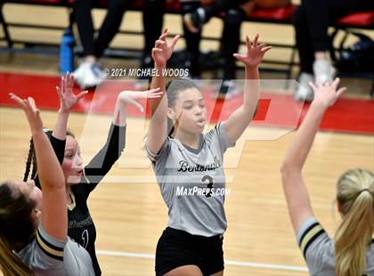 Thumbnail 2 in Bentonville vs. Central (AAA 6A First Round Playoff) photogallery.