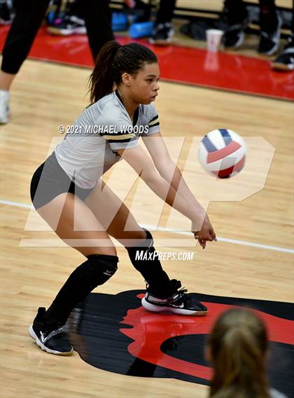 Thumbnail 3 in Bentonville vs. Central (AAA 6A First Round Playoff) photogallery.