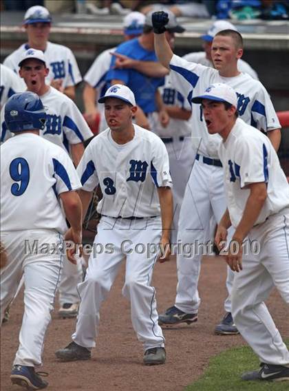 Thumbnail 2 in Tonawanda vs. Westhill (NYSPHSAA Class B Semifinal) photogallery.
