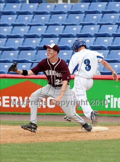 Thumbnail 2 in Tonawanda vs. Westhill (NYSPHSAA Class B Semifinal) photogallery.