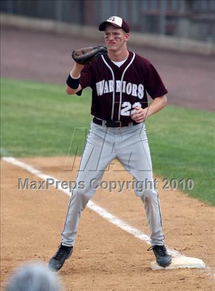 Thumbnail 2 in Tonawanda vs. Westhill (NYSPHSAA Class B Semifinal) photogallery.