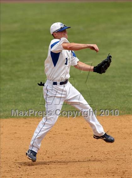 Thumbnail 1 in Tonawanda vs. Westhill (NYSPHSAA Class B Semifinal) photogallery.