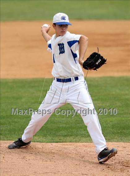 Thumbnail 2 in Tonawanda vs. Westhill (NYSPHSAA Class B Semifinal) photogallery.