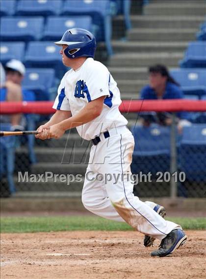 Thumbnail 1 in Tonawanda vs. Westhill (NYSPHSAA Class B Semifinal) photogallery.