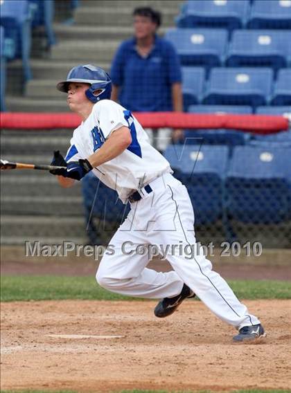 Thumbnail 1 in Tonawanda vs. Westhill (NYSPHSAA Class B Semifinal) photogallery.