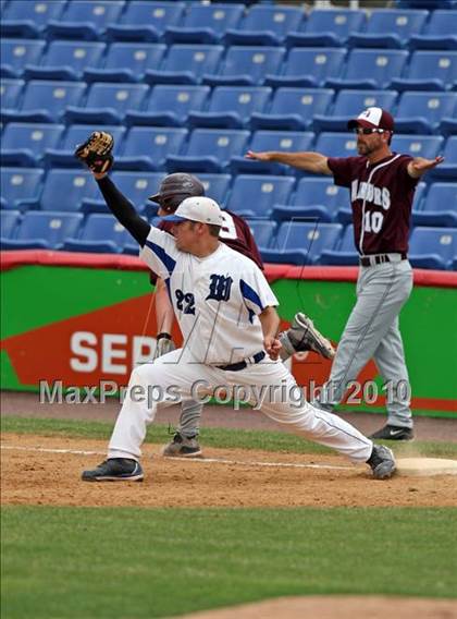 Thumbnail 2 in Tonawanda vs. Westhill (NYSPHSAA Class B Semifinal) photogallery.