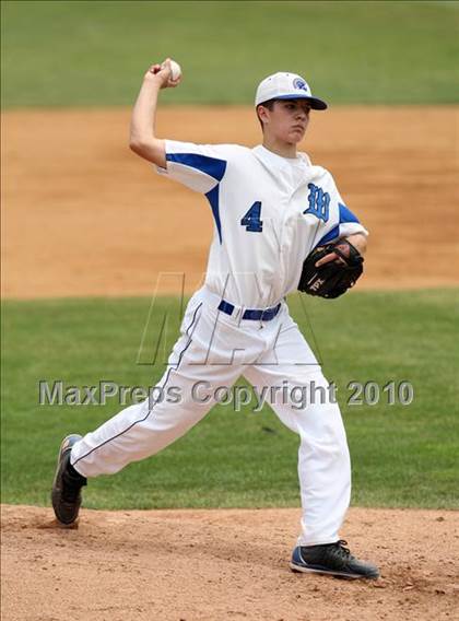 Thumbnail 3 in Tonawanda vs. Westhill (NYSPHSAA Class B Semifinal) photogallery.
