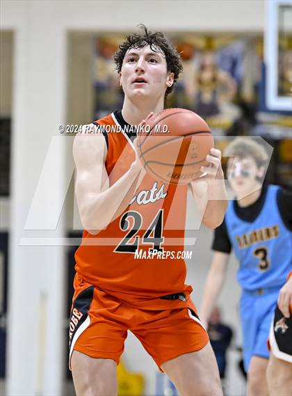 Thumbnail 2 in Shenandoah vs. Greater Latrobe (Raider Christmas Classic) photogallery.