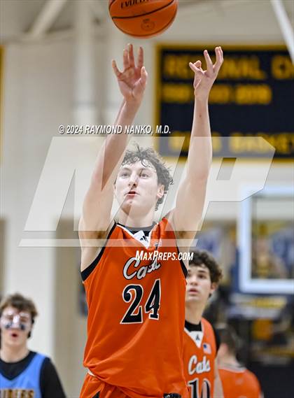Thumbnail 3 in Shenandoah vs. Greater Latrobe (Raider Christmas Classic) photogallery.