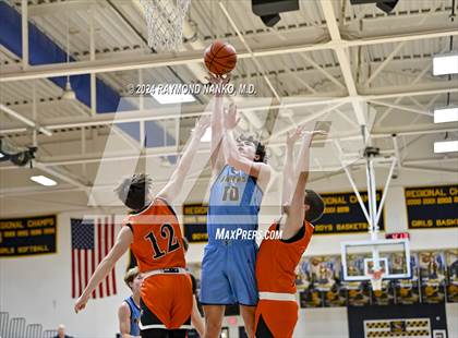 Thumbnail 1 in Shenandoah vs. Greater Latrobe (Raider Christmas Classic) photogallery.