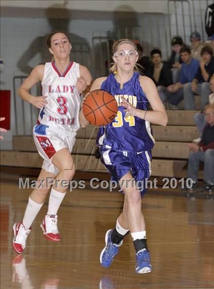 Thumbnail 2 in Hampton vs. St. Marys (PIAA Class AAA First Round) photogallery.