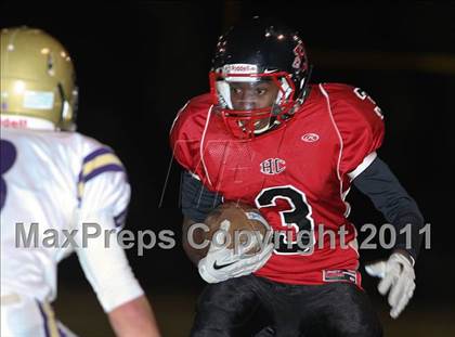 Thumbnail 1 in Holy Cross vs. Somerset (2011 Class 2A KHSAA Commonwealth Gridiron Bowl) photogallery.