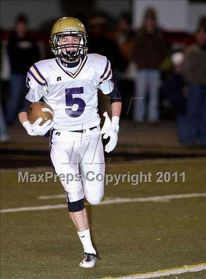 Thumbnail 2 in Holy Cross vs. Somerset (2011 Class 2A KHSAA Commonwealth Gridiron Bowl) photogallery.