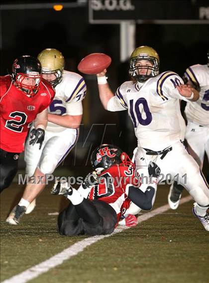 Thumbnail 1 in Holy Cross vs. Somerset (2011 Class 2A KHSAA Commonwealth Gridiron Bowl) photogallery.