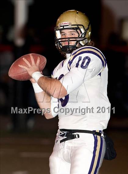 Thumbnail 1 in Holy Cross vs. Somerset (2011 Class 2A KHSAA Commonwealth Gridiron Bowl) photogallery.