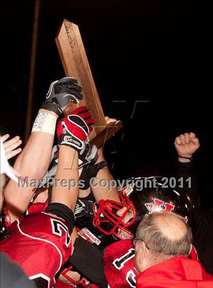 Thumbnail 1 in Holy Cross vs. Somerset (2011 Class 2A KHSAA Commonwealth Gridiron Bowl) photogallery.