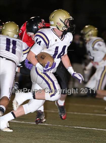 Thumbnail 1 in Holy Cross vs. Somerset (2011 Class 2A KHSAA Commonwealth Gridiron Bowl) photogallery.