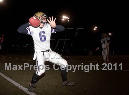 Thumbnail 2 in Holy Cross vs. Somerset (2011 Class 2A KHSAA Commonwealth Gridiron Bowl) photogallery.