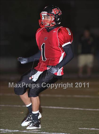 Thumbnail 3 in Holy Cross vs. Somerset (2011 Class 2A KHSAA Commonwealth Gridiron Bowl) photogallery.