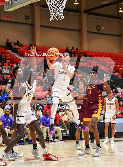 Thumbnail 1 in Christian Brothers vs. Beaumont United (King Cotton Classic) photogallery.