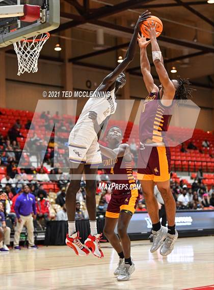 Thumbnail 1 in Christian Brothers vs. Beaumont United (King Cotton Classic) photogallery.