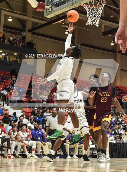 Thumbnail 3 in Christian Brothers vs. Beaumont United (King Cotton Classic) photogallery.