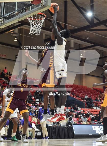 Thumbnail 2 in Christian Brothers vs. Beaumont United (King Cotton Classic) photogallery.
