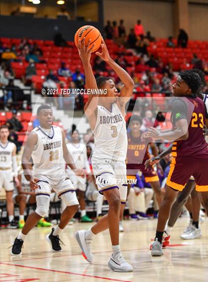 Thumbnail 1 in Christian Brothers vs. Beaumont United (King Cotton Classic) photogallery.