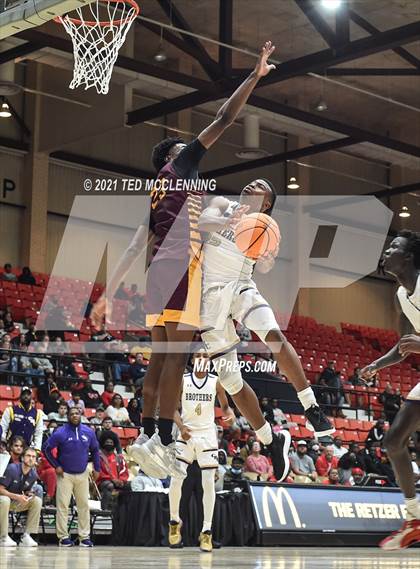 Thumbnail 2 in Christian Brothers vs. Beaumont United (King Cotton Classic) photogallery.