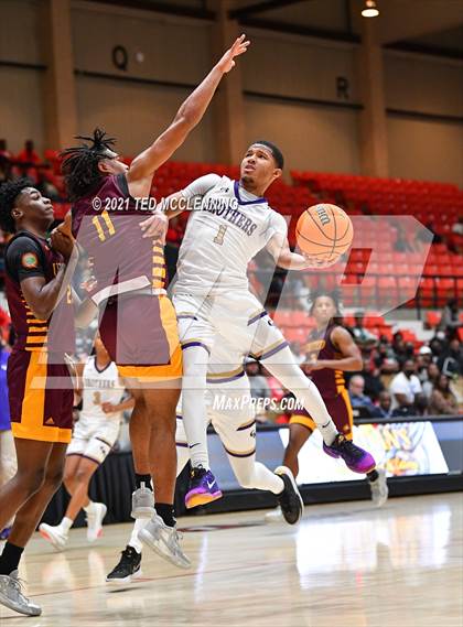 Thumbnail 2 in Christian Brothers vs. Beaumont United (King Cotton Classic) photogallery.