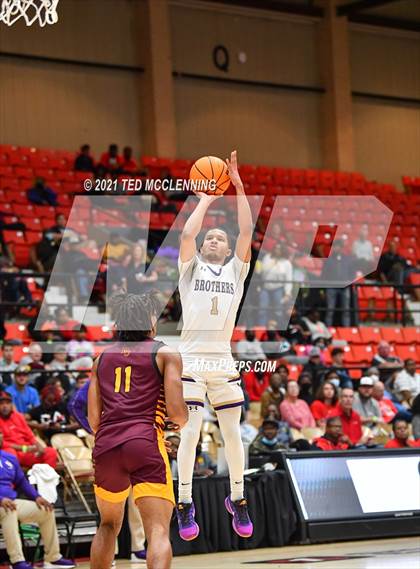 Thumbnail 1 in Christian Brothers vs. Beaumont United (King Cotton Classic) photogallery.