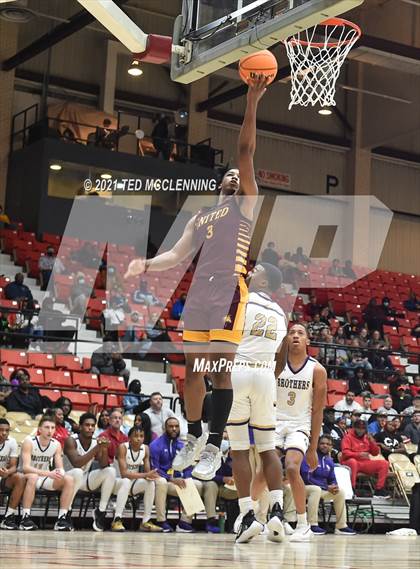 Thumbnail 1 in Christian Brothers vs. Beaumont United (King Cotton Classic) photogallery.