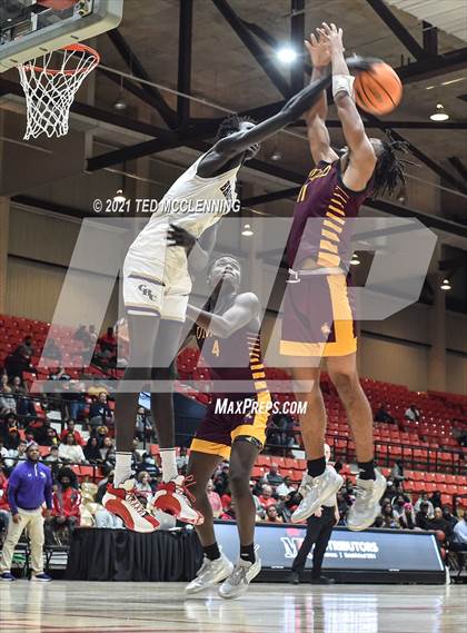 Thumbnail 1 in Christian Brothers vs. Beaumont United (King Cotton Classic) photogallery.