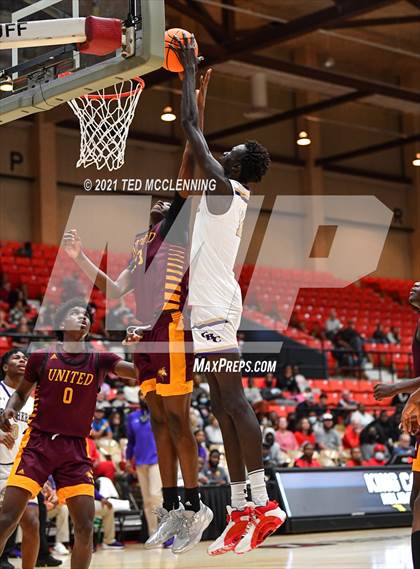 Thumbnail 3 in Christian Brothers vs. Beaumont United (King Cotton Classic) photogallery.