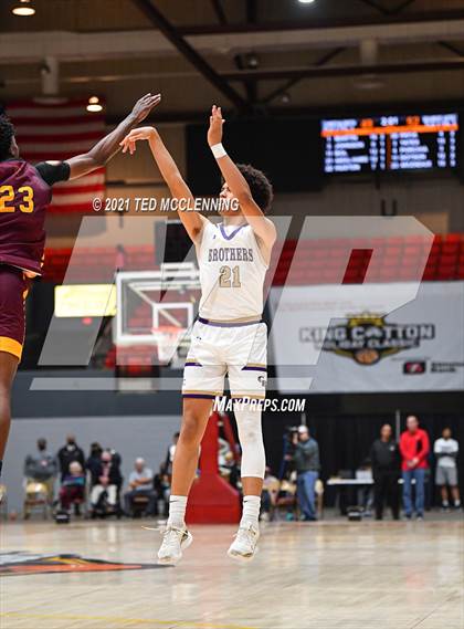 Thumbnail 2 in Christian Brothers vs. Beaumont United (King Cotton Classic) photogallery.