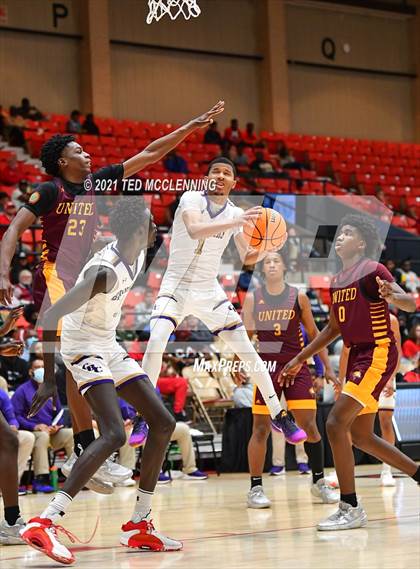 Thumbnail 1 in Christian Brothers vs. Beaumont United (King Cotton Classic) photogallery.