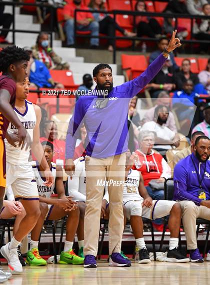 Thumbnail 3 in Christian Brothers vs. Beaumont United (King Cotton Classic) photogallery.