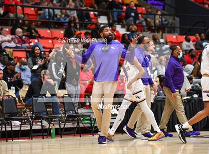 Thumbnail 3 in Christian Brothers vs. Beaumont United (King Cotton Classic) photogallery.