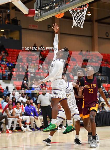 Thumbnail 3 in Christian Brothers vs. Beaumont United (King Cotton Classic) photogallery.