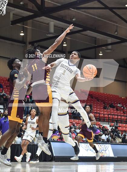 Thumbnail 3 in Christian Brothers vs. Beaumont United (King Cotton Classic) photogallery.