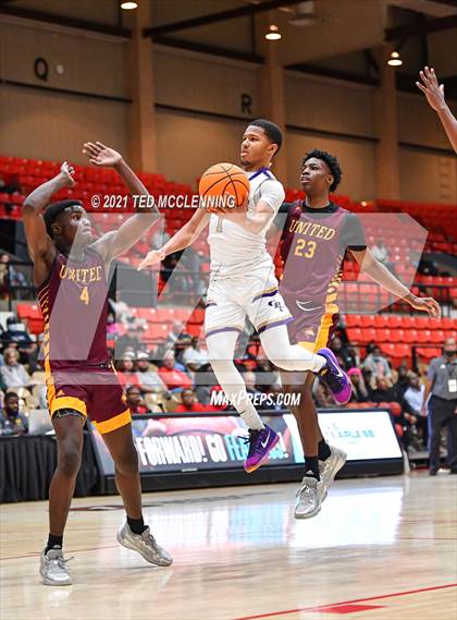 Thumbnail 2 in Christian Brothers vs. Beaumont United (King Cotton Classic) photogallery.