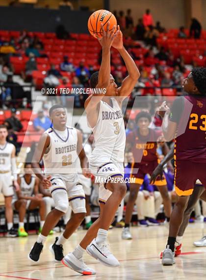Thumbnail 3 in Christian Brothers vs. Beaumont United (King Cotton Classic) photogallery.