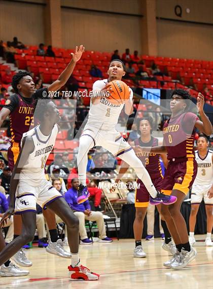 Thumbnail 3 in Christian Brothers vs. Beaumont United (King Cotton Classic) photogallery.