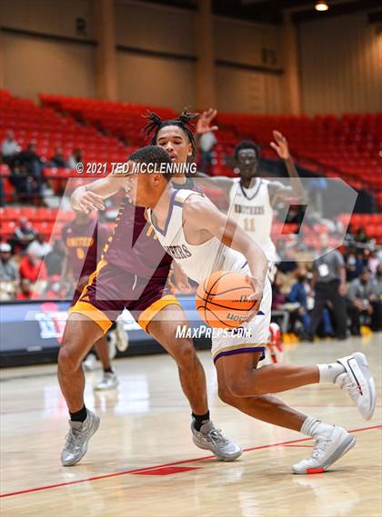 Thumbnail 1 in Christian Brothers vs. Beaumont United (King Cotton Classic) photogallery.