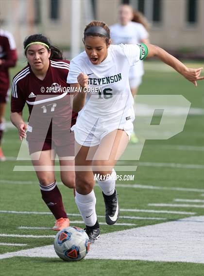 Thumbnail 2 in Stevenson vs. Zion-Benton (IHSA 3A Regional Semifinal) photogallery.