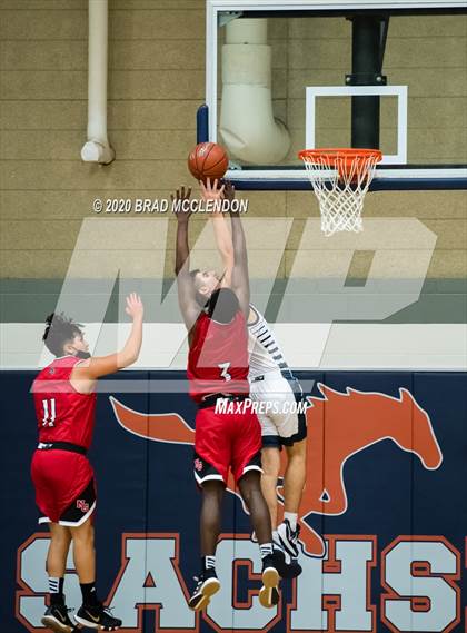 Thumbnail 2 in North Garland vs. Sachse photogallery.