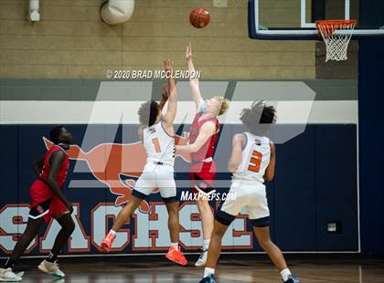 Thumbnail 3 in North Garland vs. Sachse photogallery.