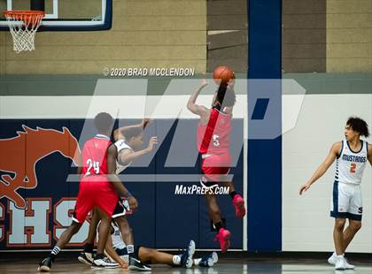 Thumbnail 3 in North Garland vs. Sachse photogallery.