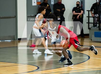 Thumbnail 3 in North Garland vs. Sachse photogallery.