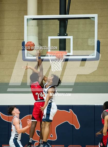 Thumbnail 3 in North Garland vs. Sachse photogallery.